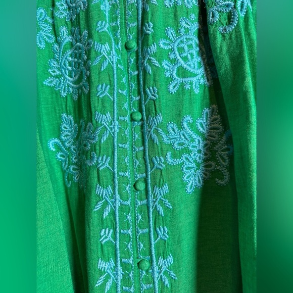 NWT Linen-Blend Embroidered Top
Sz Medium Petite - Picture 6 of 9
